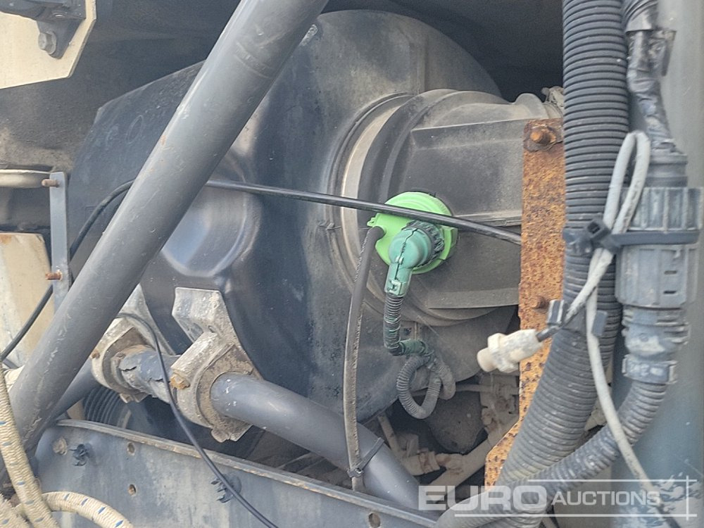 Tractor unit 2006 Volvo FH520: picture 25