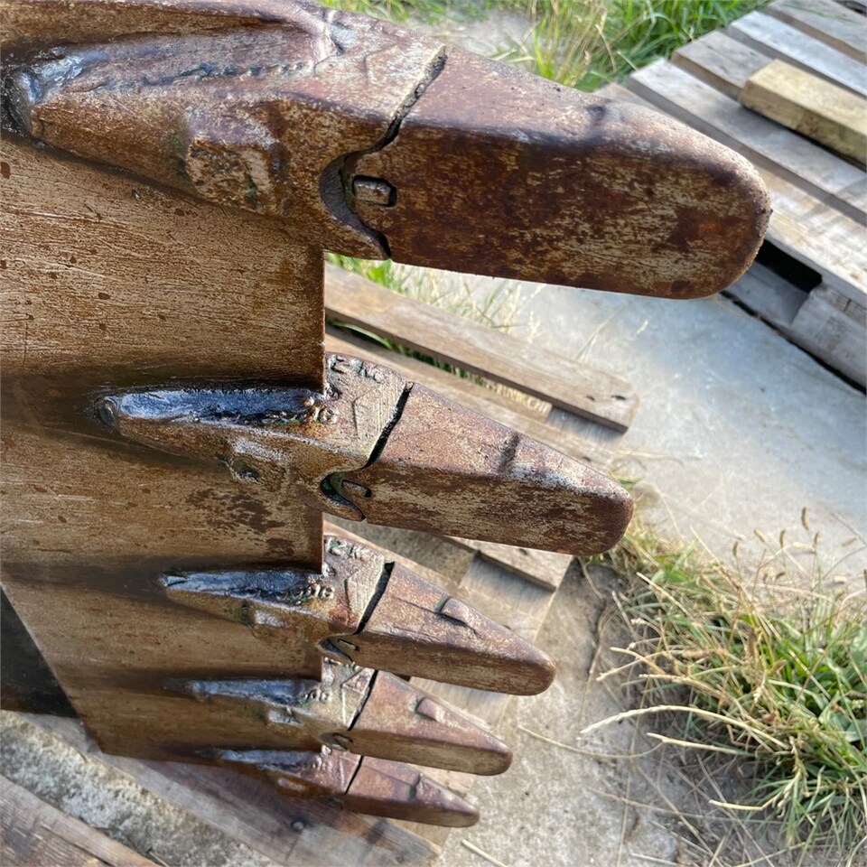 Bucket for Backhoe loader ABC 70cm: picture 12