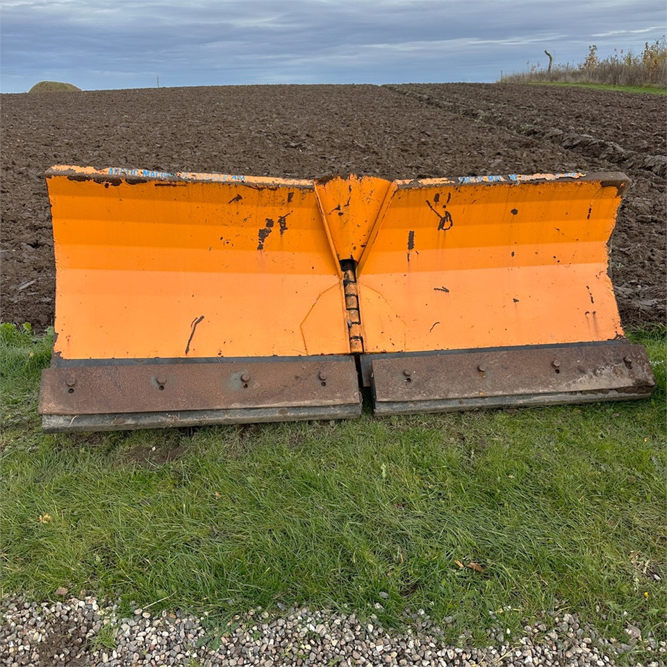 ABC Sneplov 240 cm - Sand/ Salt spreader: picture 2 ABC Sneplov 240 cm - Sand/ Salt spreader: picture 2