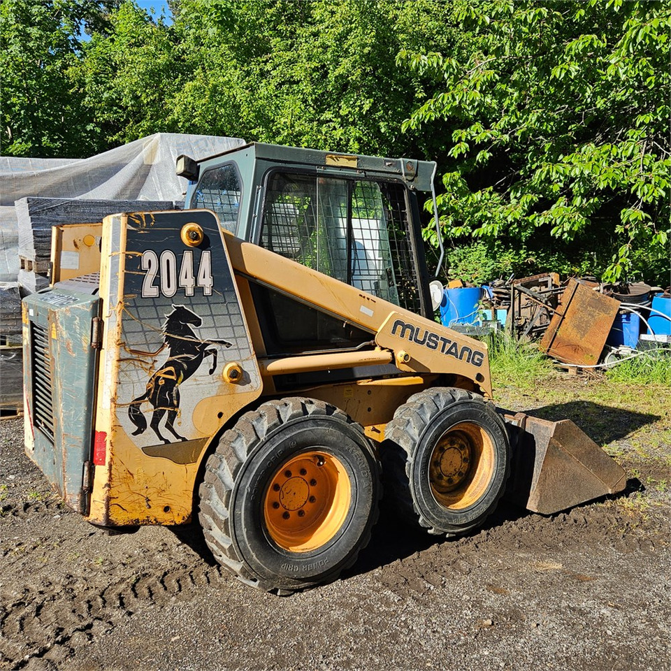 Bobcat Mustang 2044 - Skid steer loader: picture 4 Bobcat Mustang 2044 - Skid steer loader: picture 4