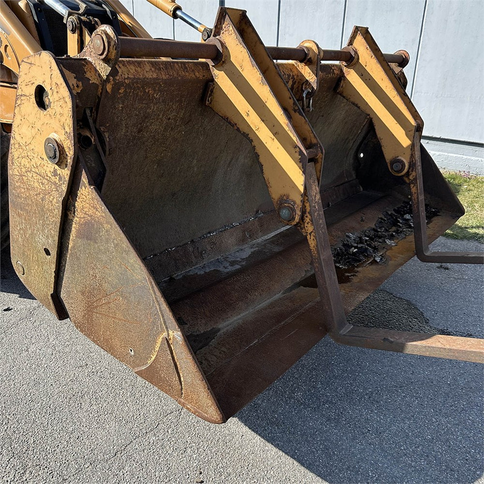 Backhoe loader Case 695SM-4PS: picture 12 Backhoe loader Case 695SM-4PS: picture 12