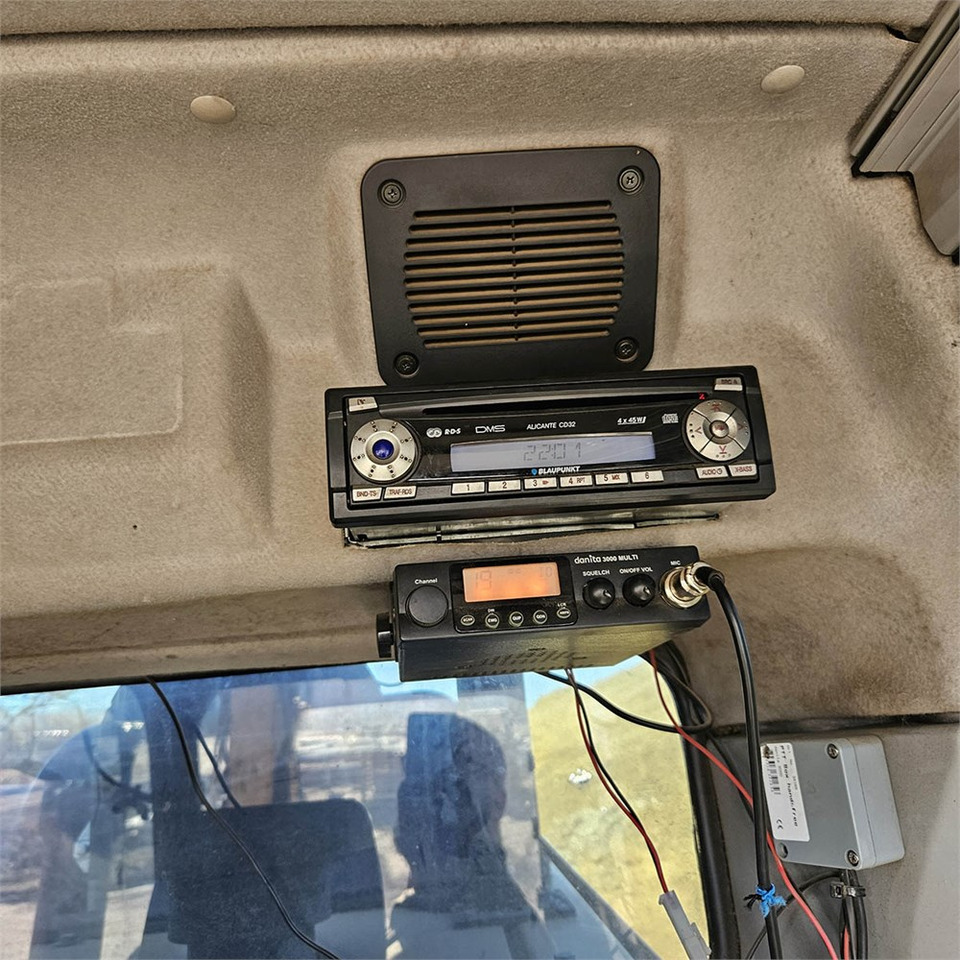 Crawler excavator Caterpillar 323 EL: picture 20