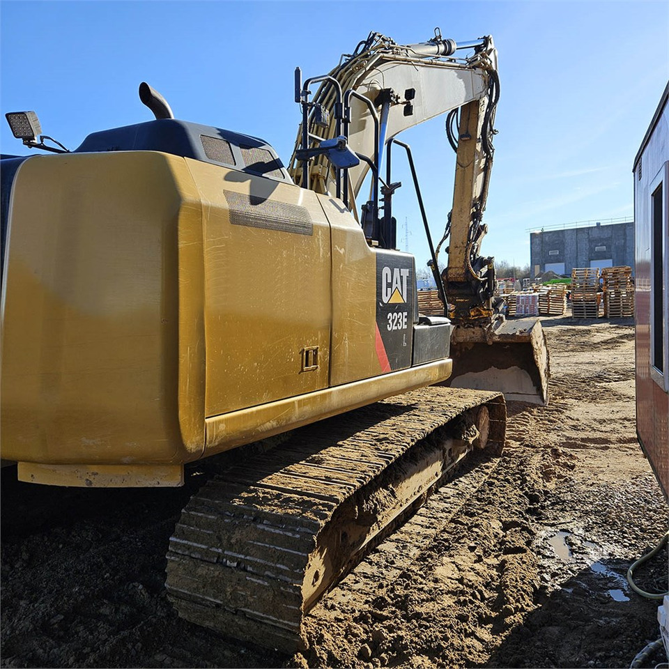 Crawler excavator Caterpillar 323 EL: picture 6