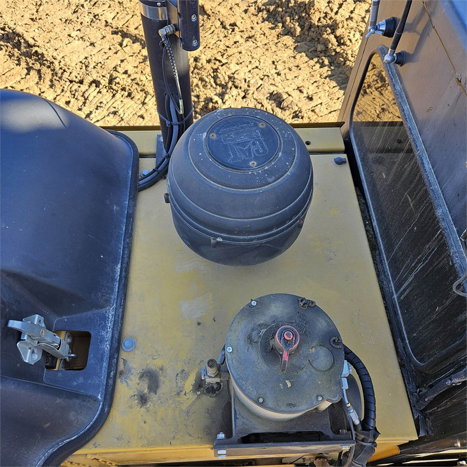 Crawler excavator Caterpillar 323 EL: picture 32