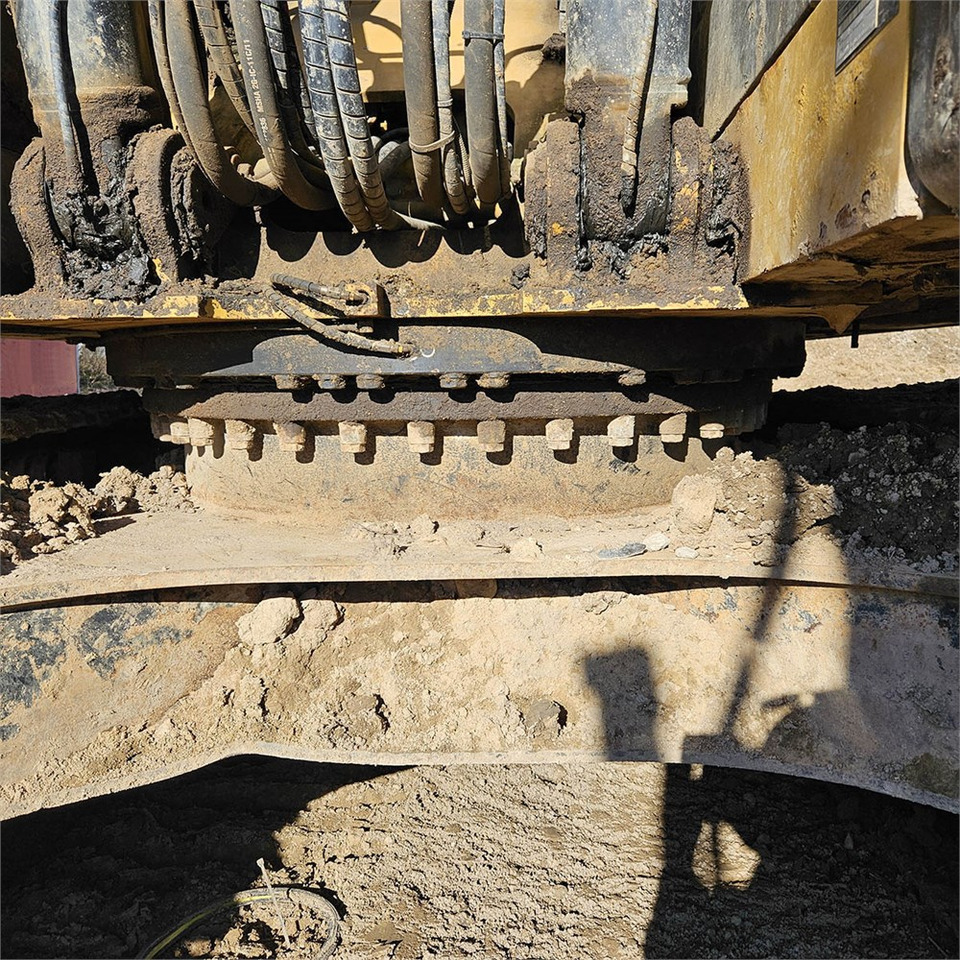 Crawler excavator Caterpillar 323 EL: picture 44