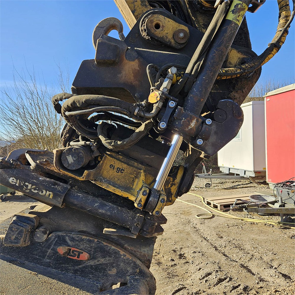 Crawler excavator Caterpillar 323 EL: picture 25