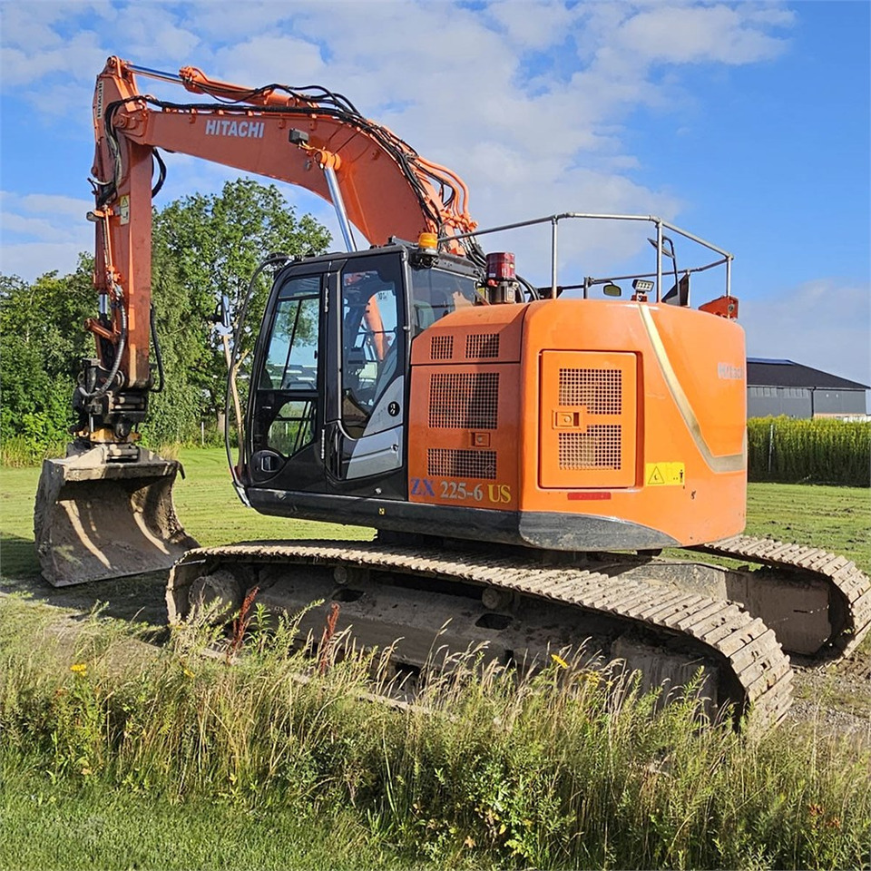 Hitachi ZX 225 - Crawler excavator: picture 1 Hitachi ZX 225 - Crawler excavator: picture 1