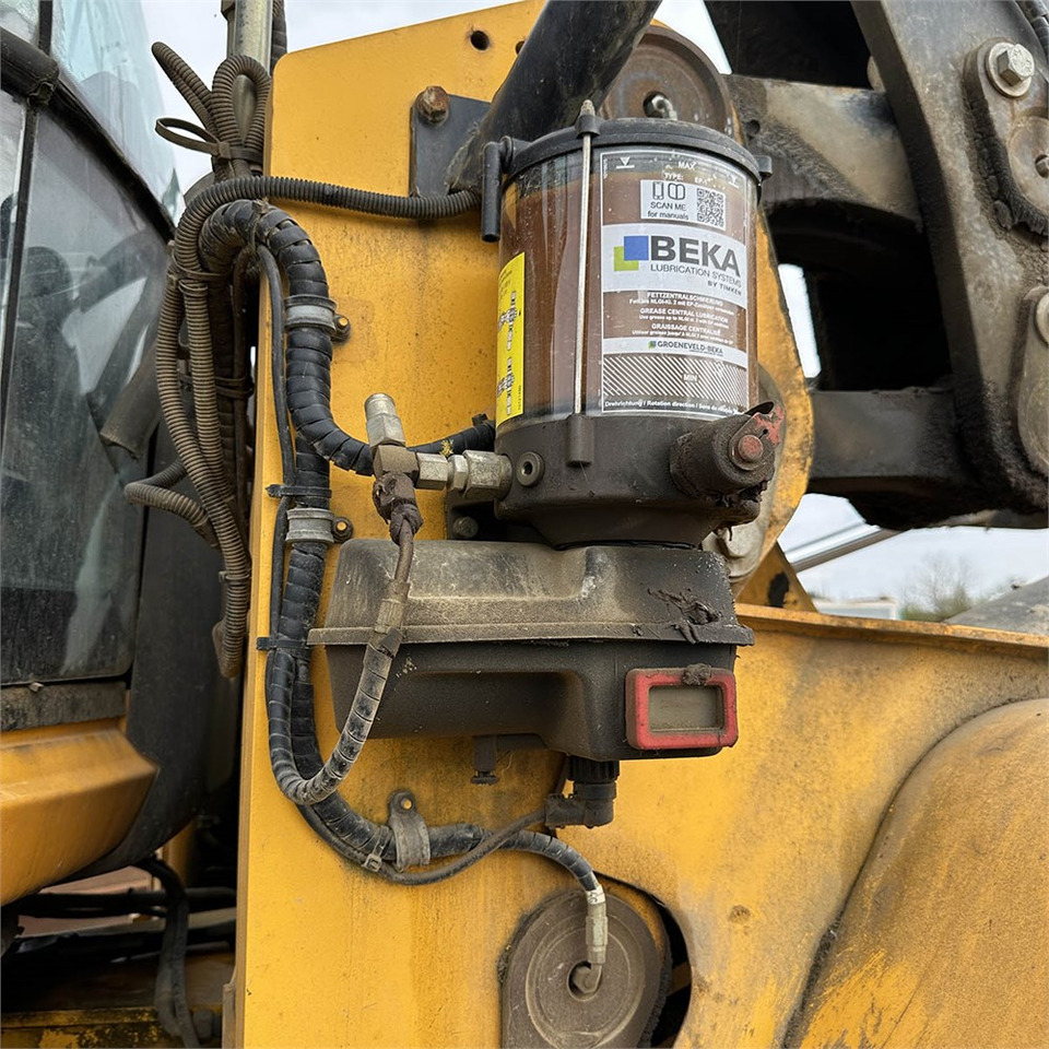 Wheel loader JCB 437 HT: picture 30