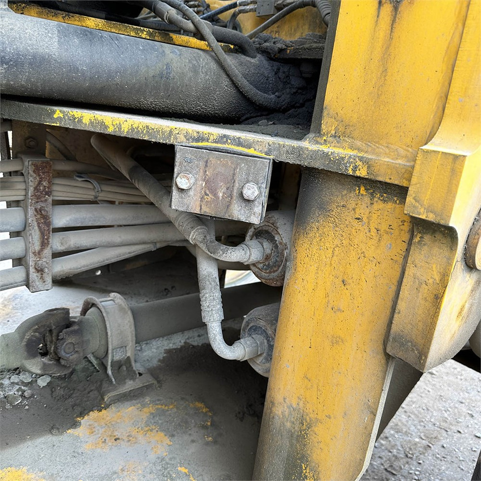 Wheel loader JCB 437 HT: picture 32