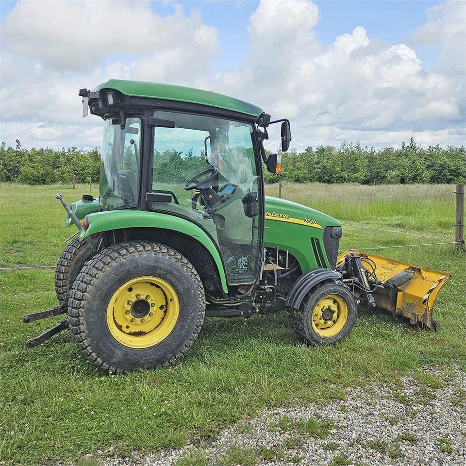 John Deere 3720 - Farm tractor: picture 3 John Deere 3720 - Farm tractor: picture 3