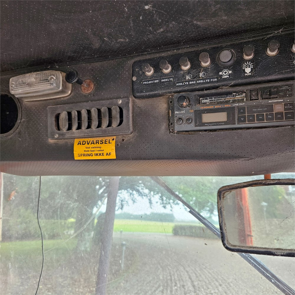 Municipal tractor Kubota B8200: picture 21