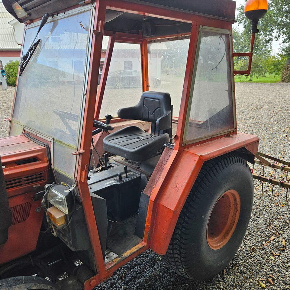 Municipal tractor Kubota B8200: picture 10