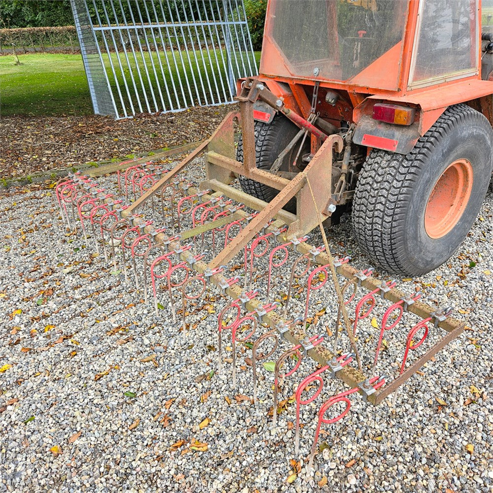 Municipal tractor Kubota B8200: picture 24