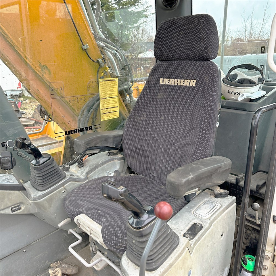 Crawler excavator Liebherr R924 WLC: picture 14