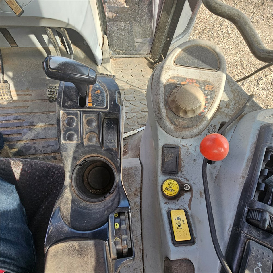 Farm tractor Massey Ferguson 6480 Dyna-6: picture 12