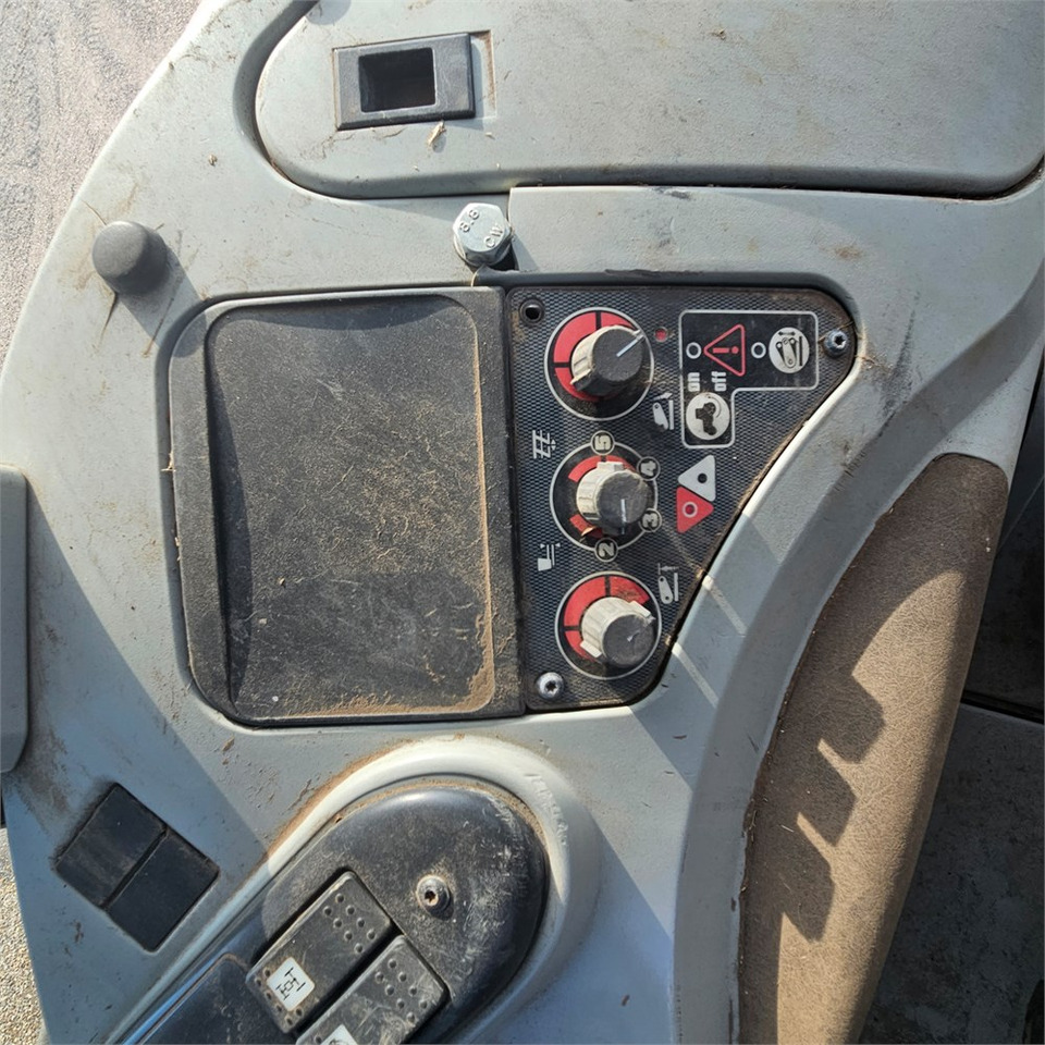 Farm tractor Massey Ferguson 6480 Dyna-6: picture 13