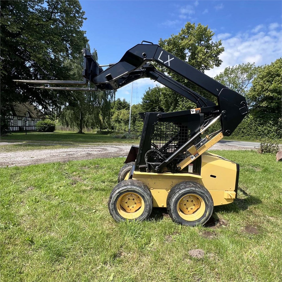 New Holland LX465 - Skid steer loader: picture 4 New Holland LX465 - Skid steer loader: picture 4