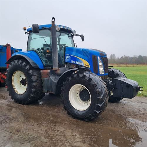 New Holland T8050 Class 5 - Farm tractor: picture 1 New Holland T8050 Class 5 - Farm tractor: picture 1