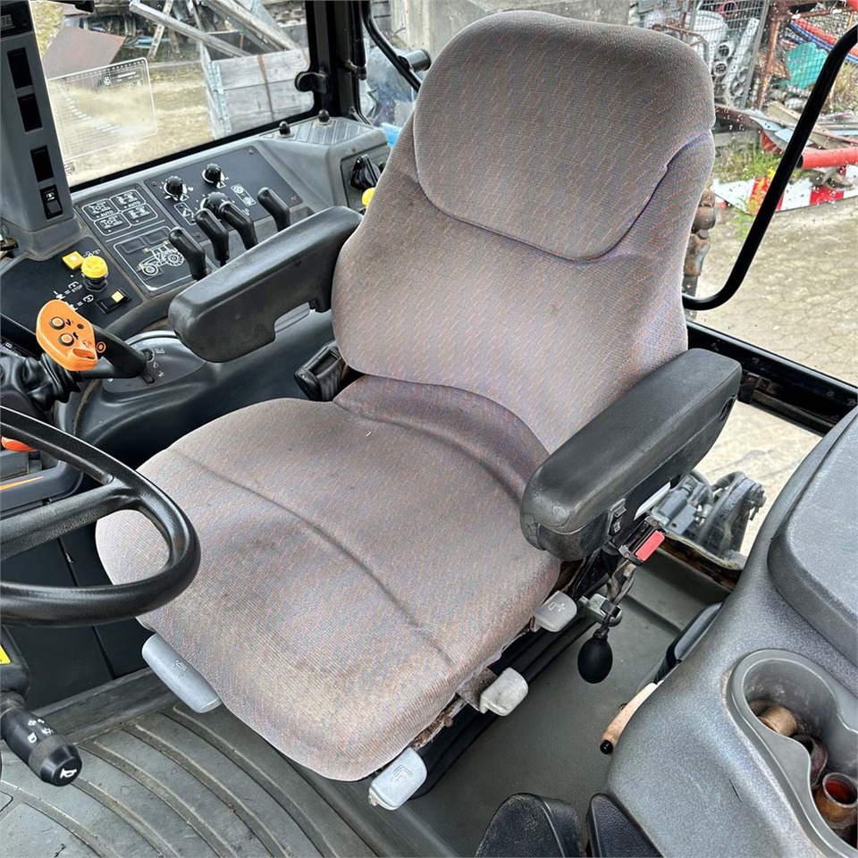 Farm tractor New Holland TM140: picture 11