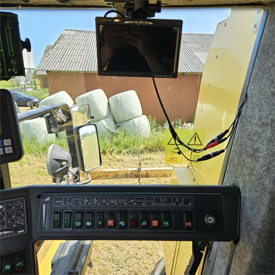 Harvester New Holland TX68: picture 14