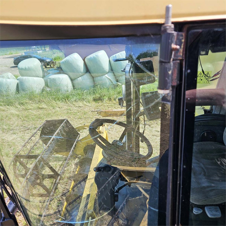 Harvester New Holland TX68: picture 27