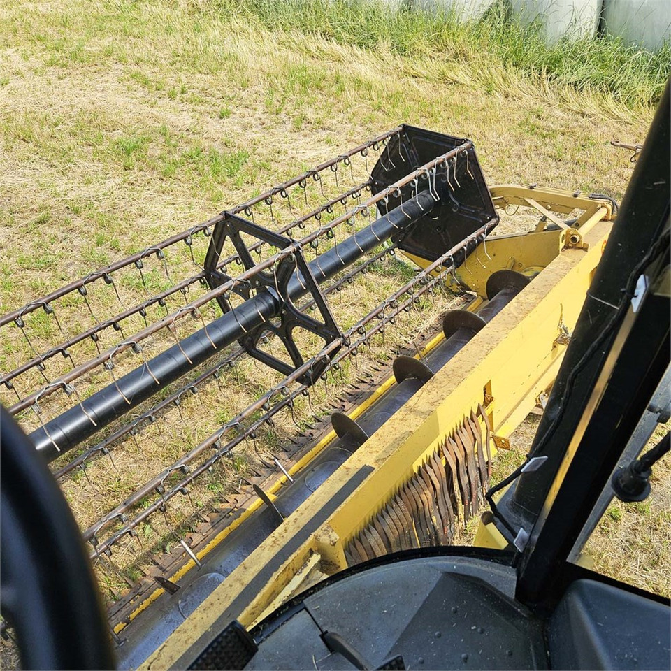 Harvester New Holland TX68: picture 22