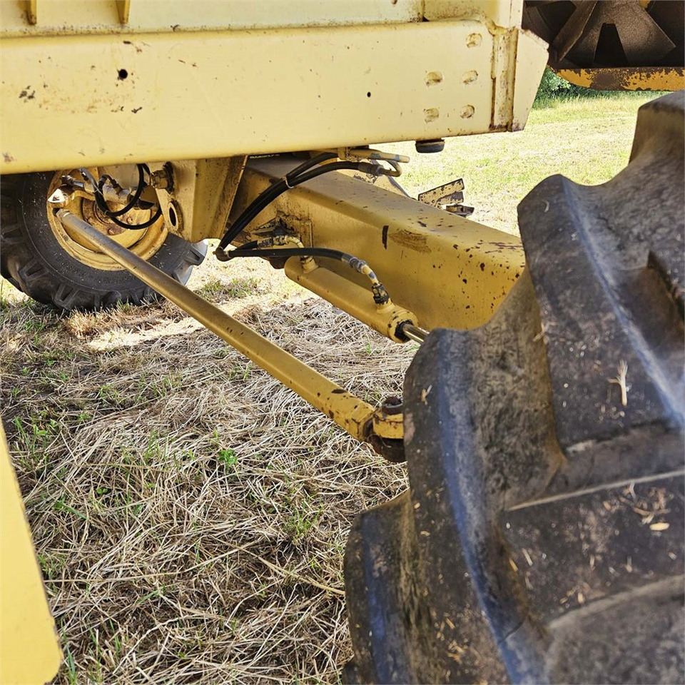 Harvester New Holland TX68: picture 30