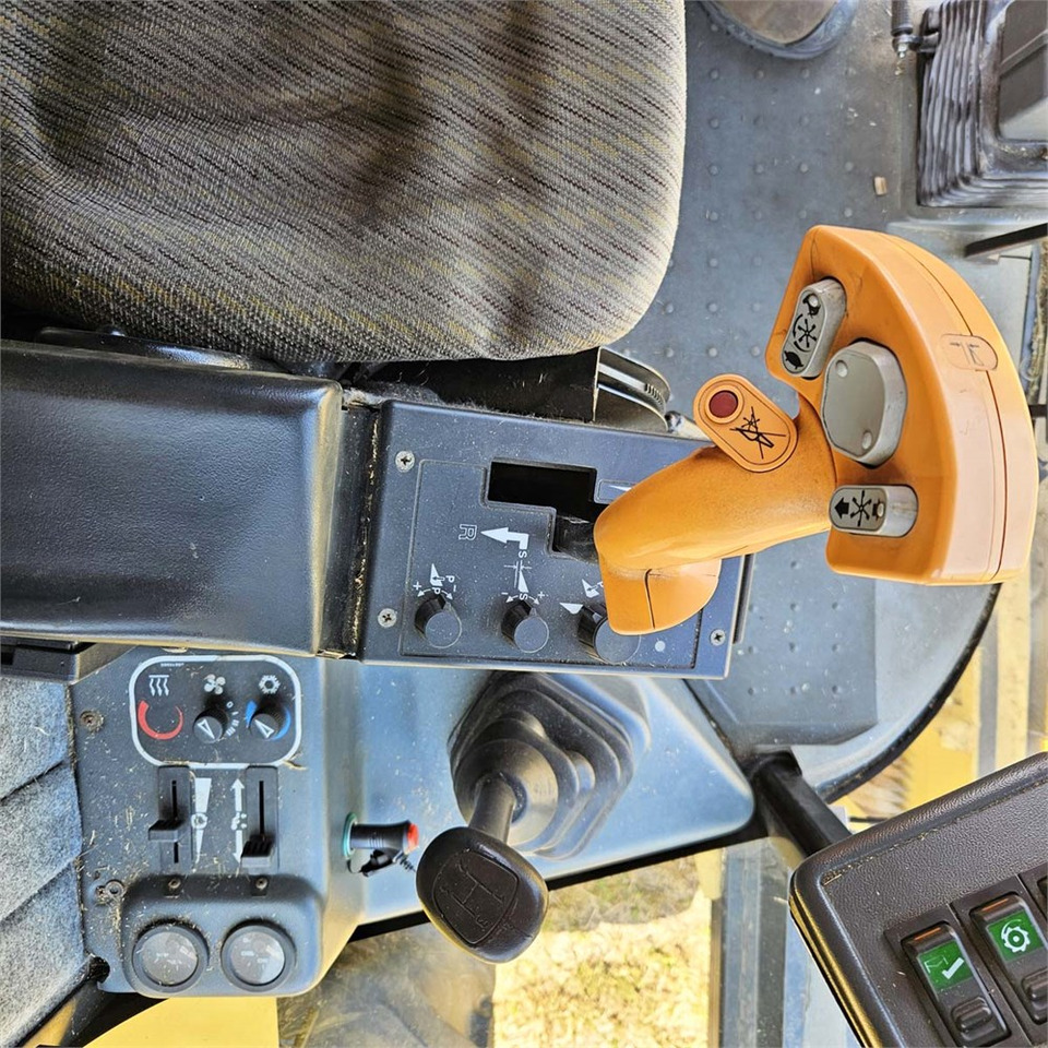 Harvester New Holland TX68: picture 11