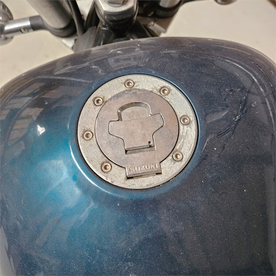 Motorcycle Suzuki Marauder VZ 800: picture 32