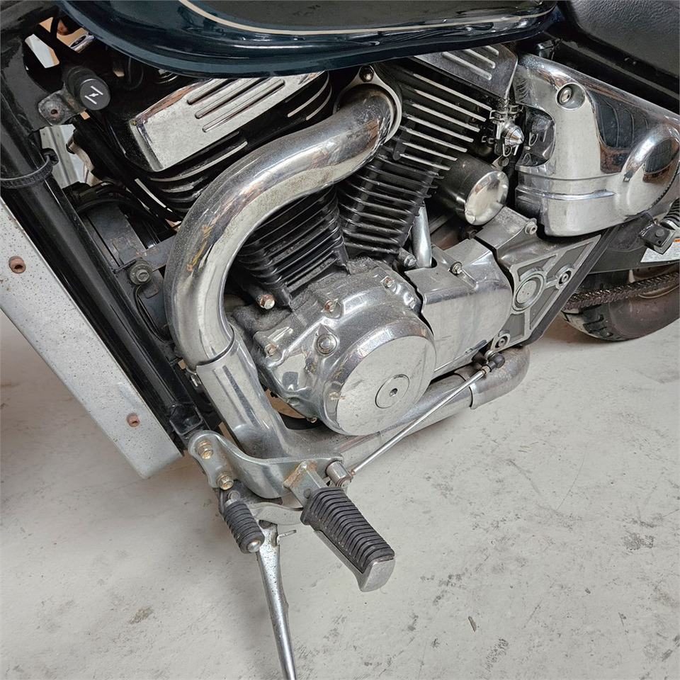 Motorcycle Suzuki Marauder VZ 800: picture 16