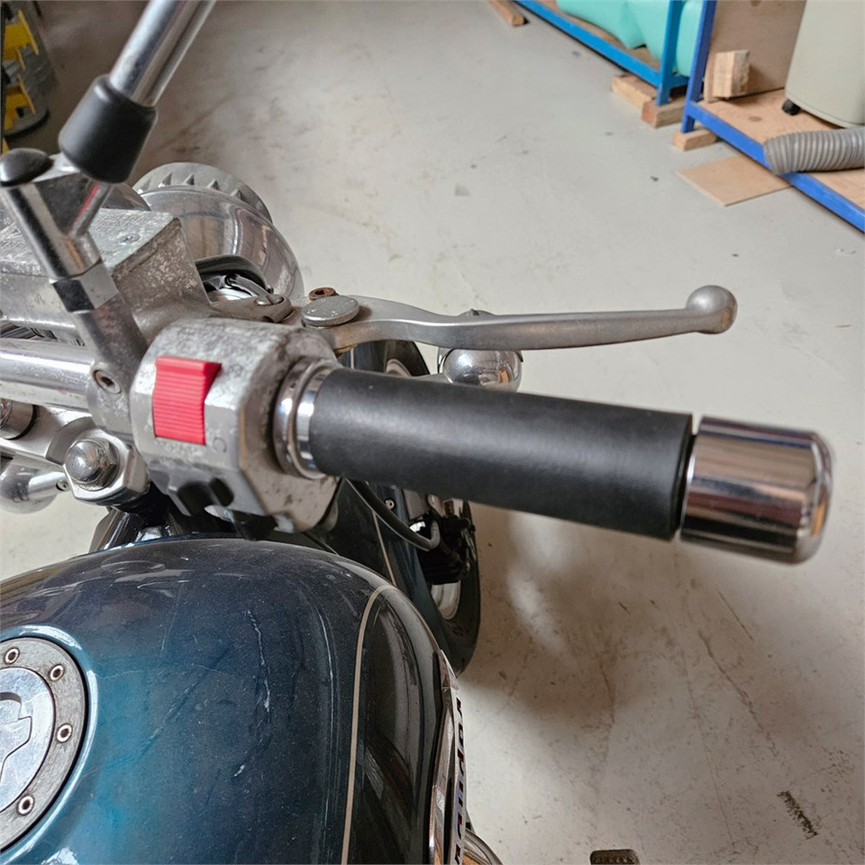 Motorcycle Suzuki Marauder VZ 800: picture 13