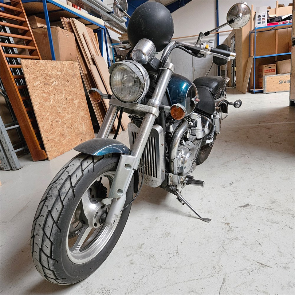 Motorcycle Suzuki Marauder VZ 800: picture 10