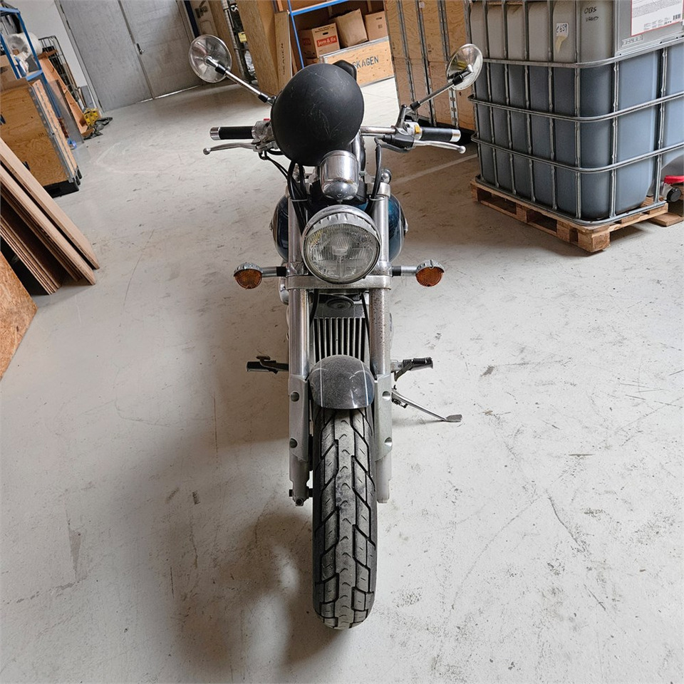 Motorcycle Suzuki Marauder VZ 800: picture 8