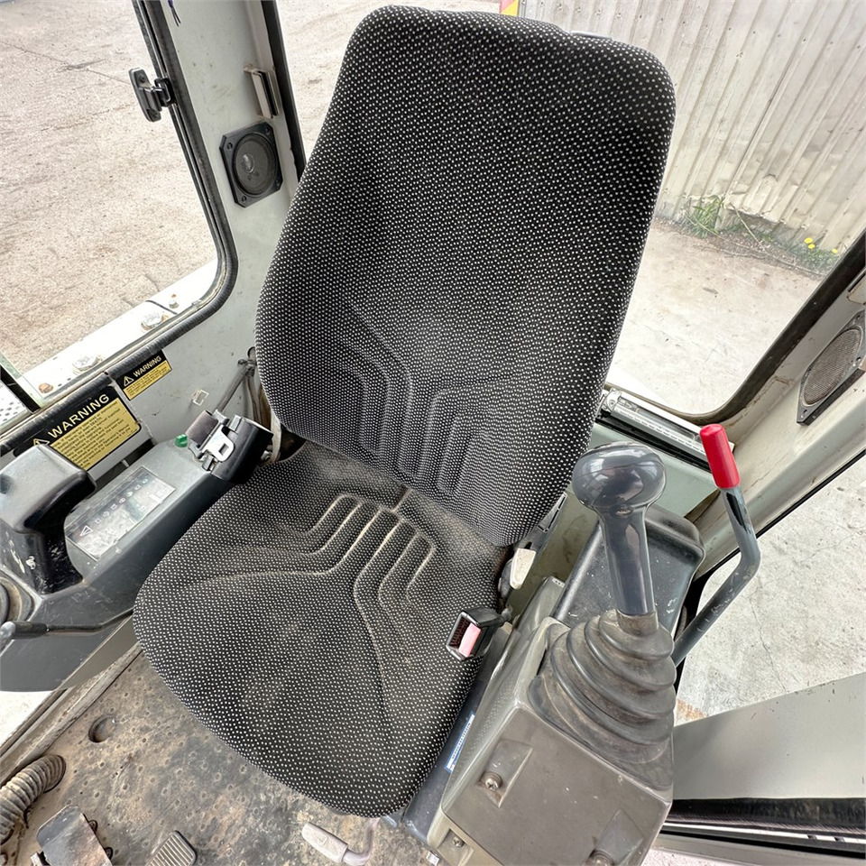 Mini excavator Takeuchi TB125: picture 10