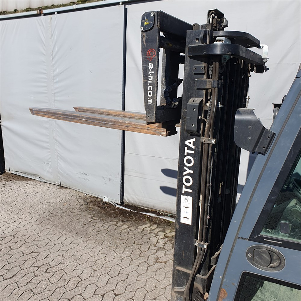 Leasing of Toyota Traigo 20 Toyota Traigo 20: picture 10 Leasing of Toyota Traigo 20 Toyota Traigo 20: picture 10