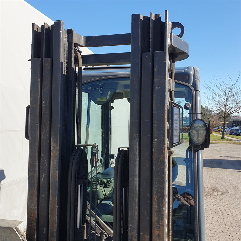 Leasing of Toyota Traigo 20 Toyota Traigo 20: picture 13 Leasing of Toyota Traigo 20 Toyota Traigo 20: picture 13