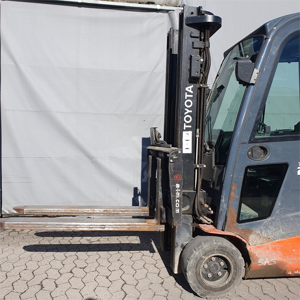 Leasing of Toyota Traigo 20 Toyota Traigo 20: picture 8 Leasing of Toyota Traigo 20 Toyota Traigo 20: picture 8