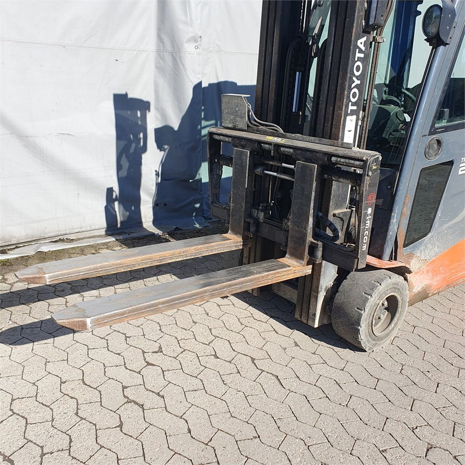 Leasing of Toyota Traigo 20 Toyota Traigo 20: picture 7 Leasing of Toyota Traigo 20 Toyota Traigo 20: picture 7