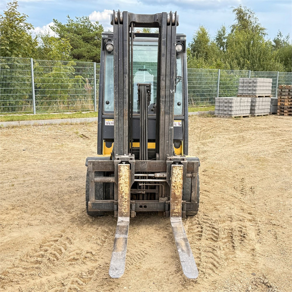 Yale GDP30VX E2345 - Forklift: picture 3 Yale GDP30VX E2345 - Forklift: picture 3