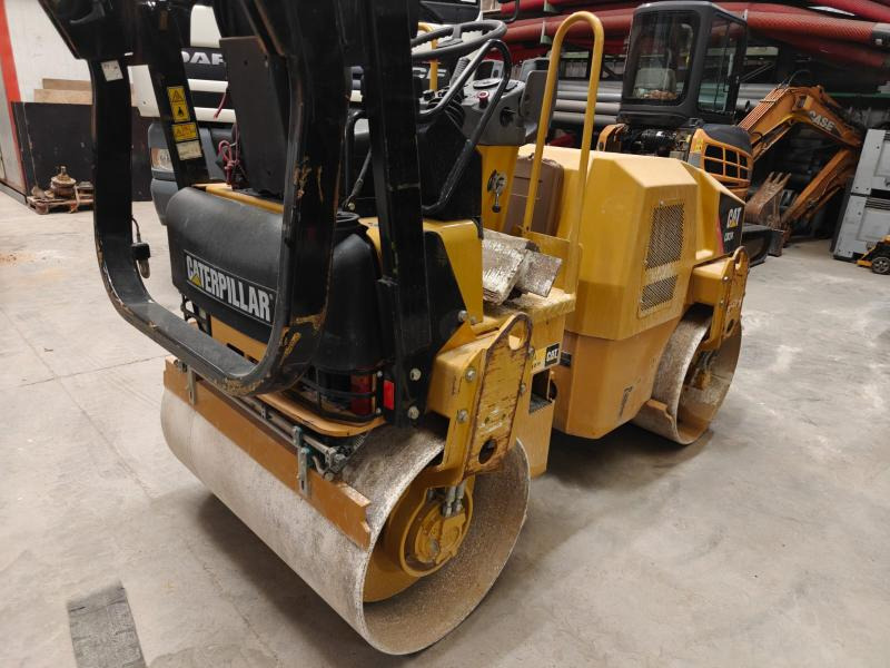 Caterpillar CB24 - Combination roller: picture 5 Caterpillar CB24 - Combination roller: picture 5