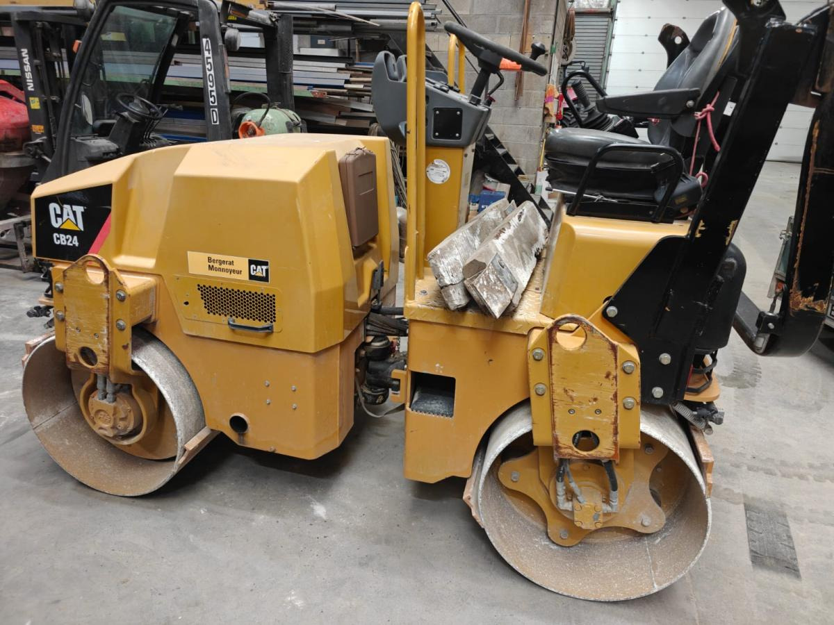 Caterpillar CB24 - Combination roller: picture 2 Caterpillar CB24 - Combination roller: picture 2