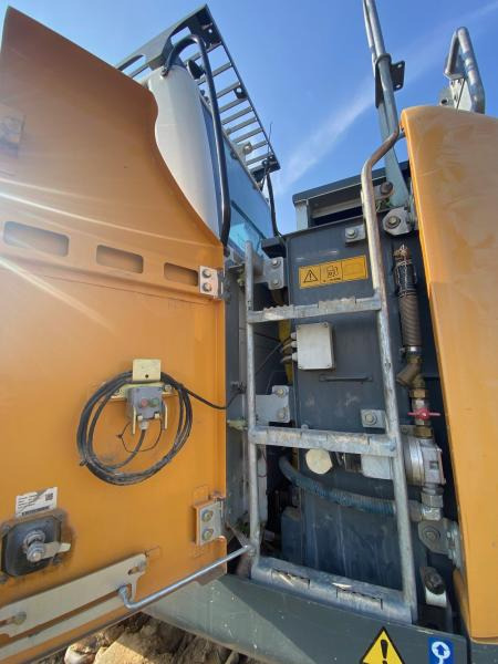Crawler excavator Liebherr R 926 COMPACT: picture 17