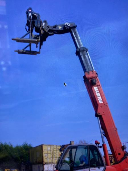 Telescopic handler Manitou MRT 1440 EASY: picture 12