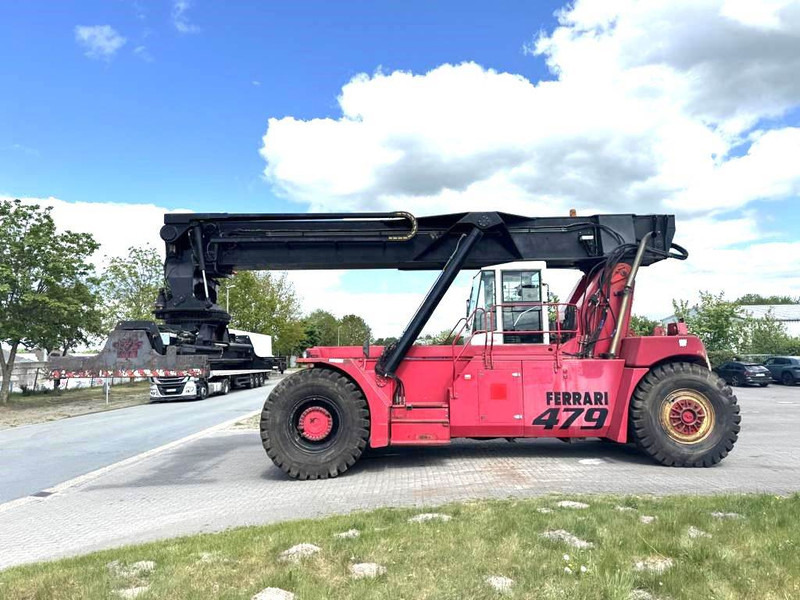 CVS Ferrari F479.5 - Reach stacker: picture 1 CVS Ferrari F479.5 - Reach stacker: picture 1