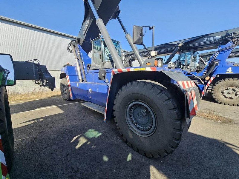 Kalmar DRG420-60S5 - Reach stacker: picture 4 Kalmar DRG420-60S5 - Reach stacker: picture 4
