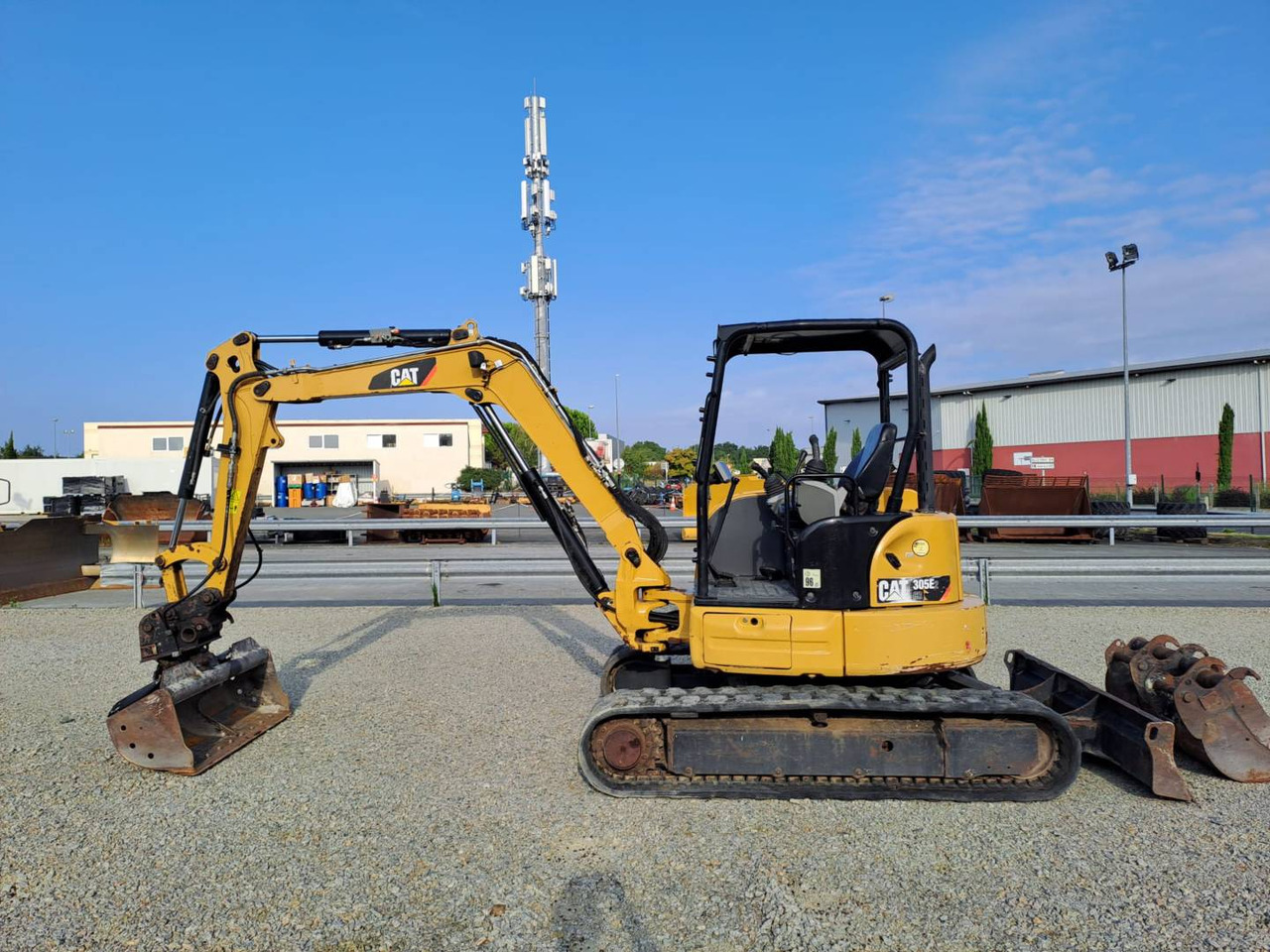 CAT 305E2 - Crawler excavator: picture 1 CAT 305E2 - Crawler excavator: picture 1