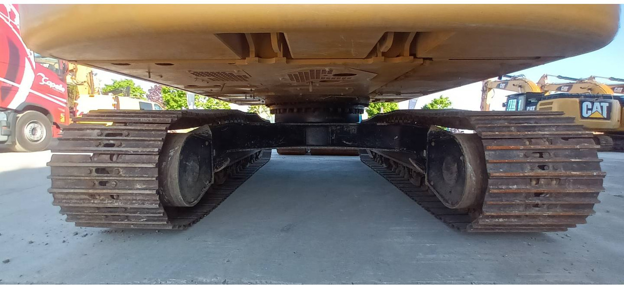 Crawler excavator CAT 320 GC: picture 14