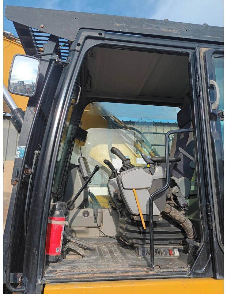 Crawler excavator CAT 330F: picture 9 Crawler excavator CAT 330F: picture 9