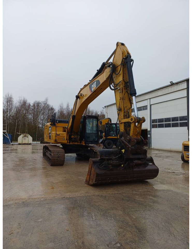 CAT 330F - Crawler excavator: picture 2 CAT 330F - Crawler excavator: picture 2