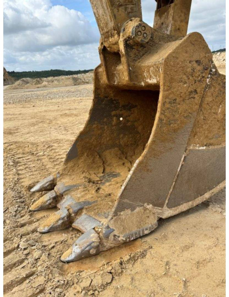 Crawler excavator CAT 374-07: picture 17